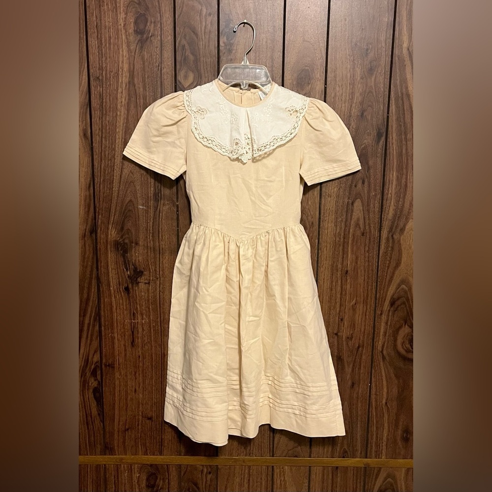 Whitney's Linen And Lace Ltd Girls Beige Short Sleeve White Collar Bib Dress 10
